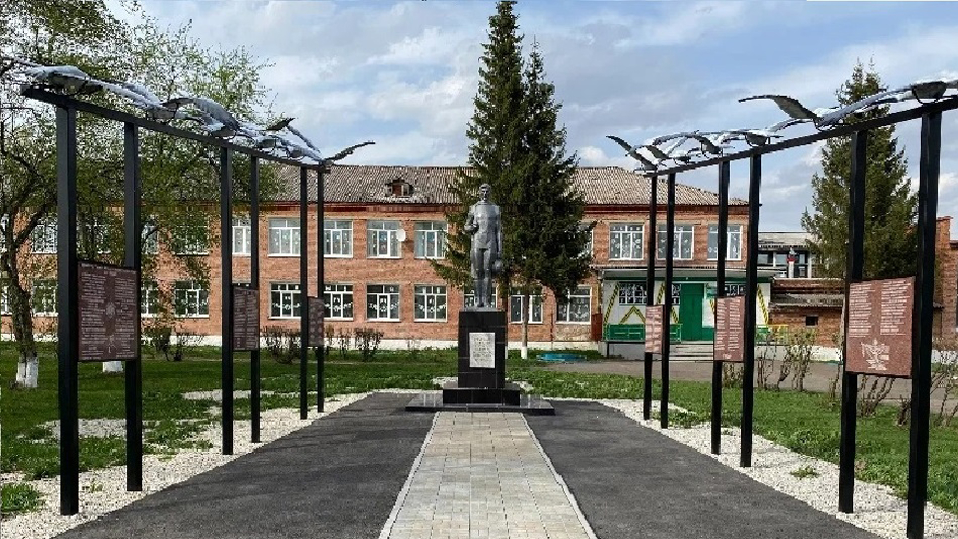 Мемориальный комплекс воинам-односельчанам,павшим в годы Великой Отечественной  войны 1941-1945 гг.
